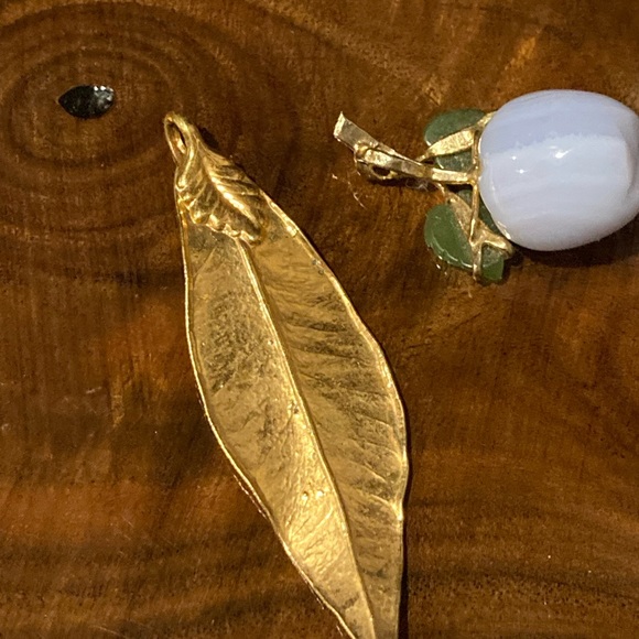 Lovely pendants, gold leaf and agate apple sold as set - Picture 9 of 9